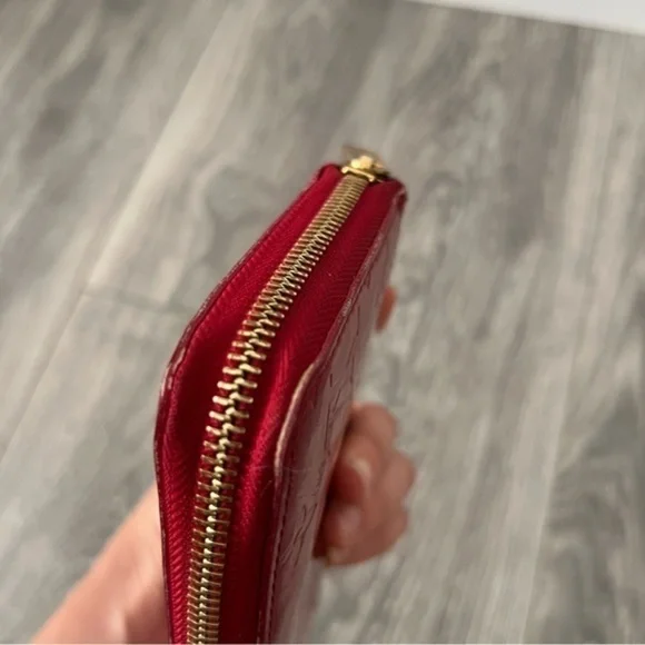 Authenticated Used Louis Vuitton Zippy Wallet  Monogram Vernis Pomme d'Amour Red - Picture 8 of 16